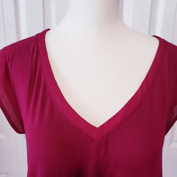 ☀️ 4/$25 … Fuchsia top - Picture 2 of 7